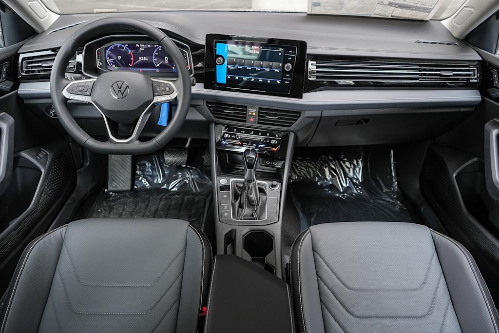 Thumbnail: 2026 Volkswagen Jetta - 2