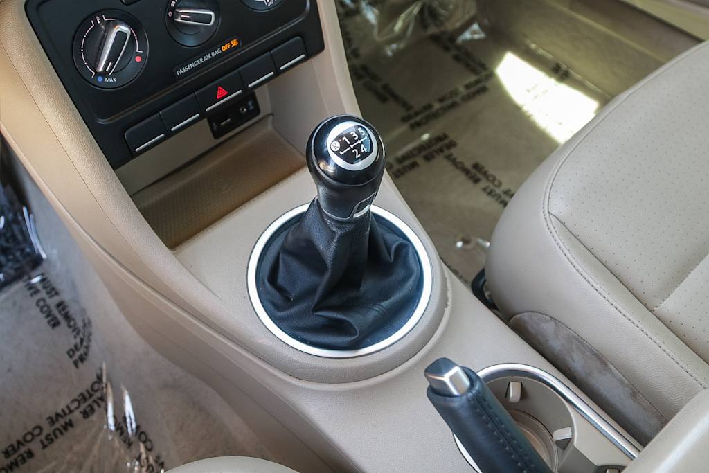 Thumbnail: 2016 Volkswagen Beetle - 10