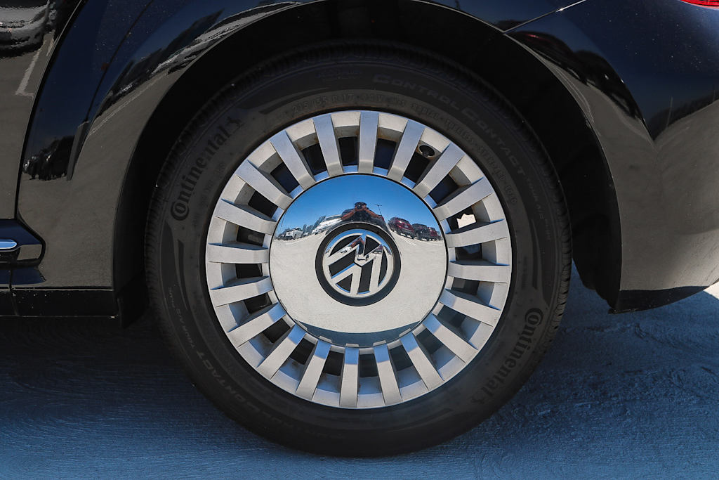 Thumbnail: 2016 Volkswagen Beetle - 7