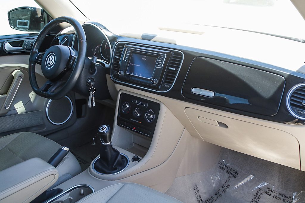 Thumbnail: 2016 Volkswagen Beetle - 8