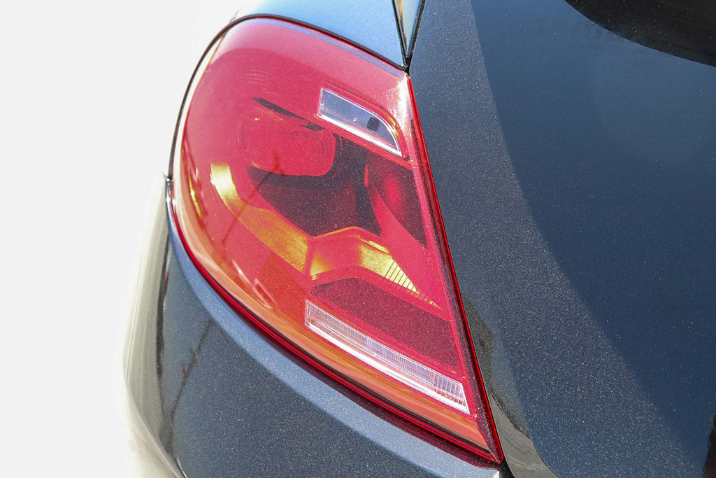 Thumbnail: 2016 Volkswagen Beetle - 17
