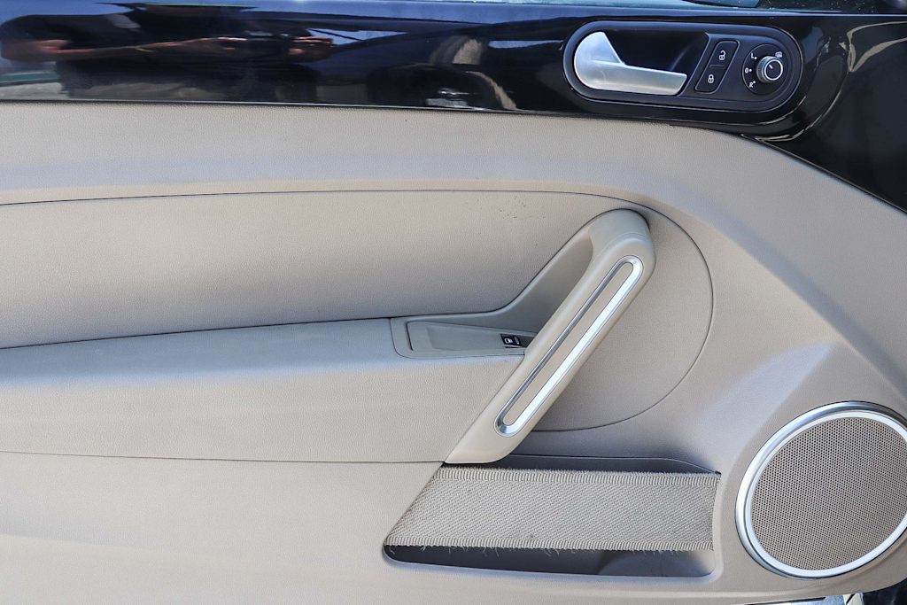 Thumbnail: 2016 Volkswagen Beetle - 21