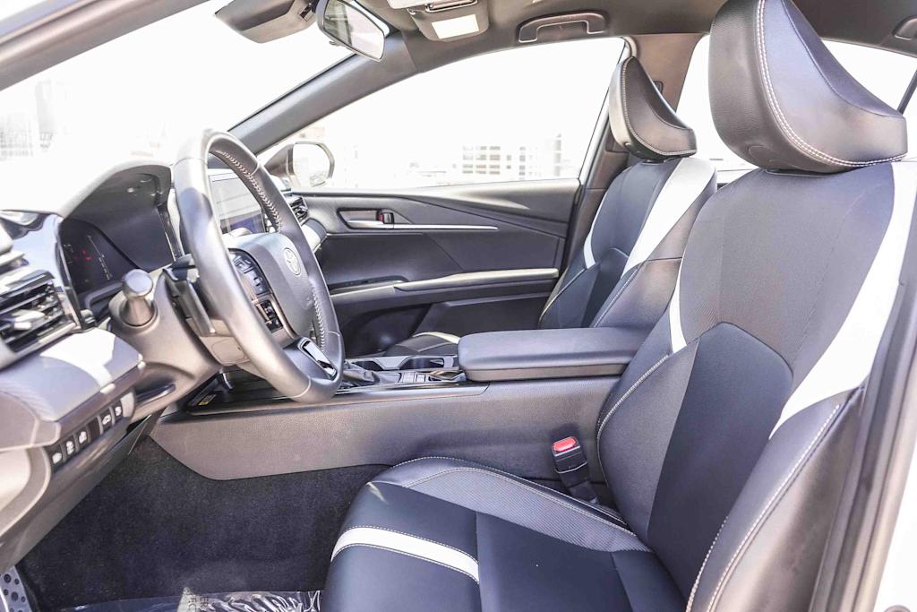 Thumbnail: 2025 Toyota Camry - 10