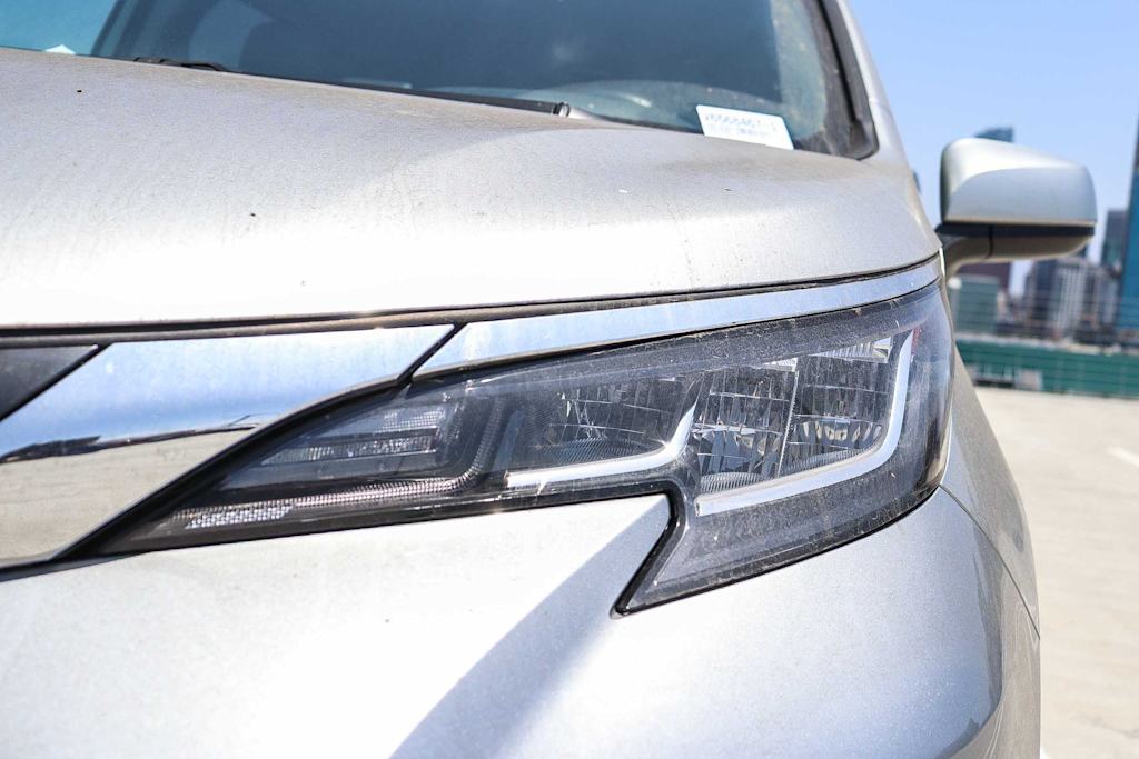 Thumbnail: 2023 Toyota Sienna - 17