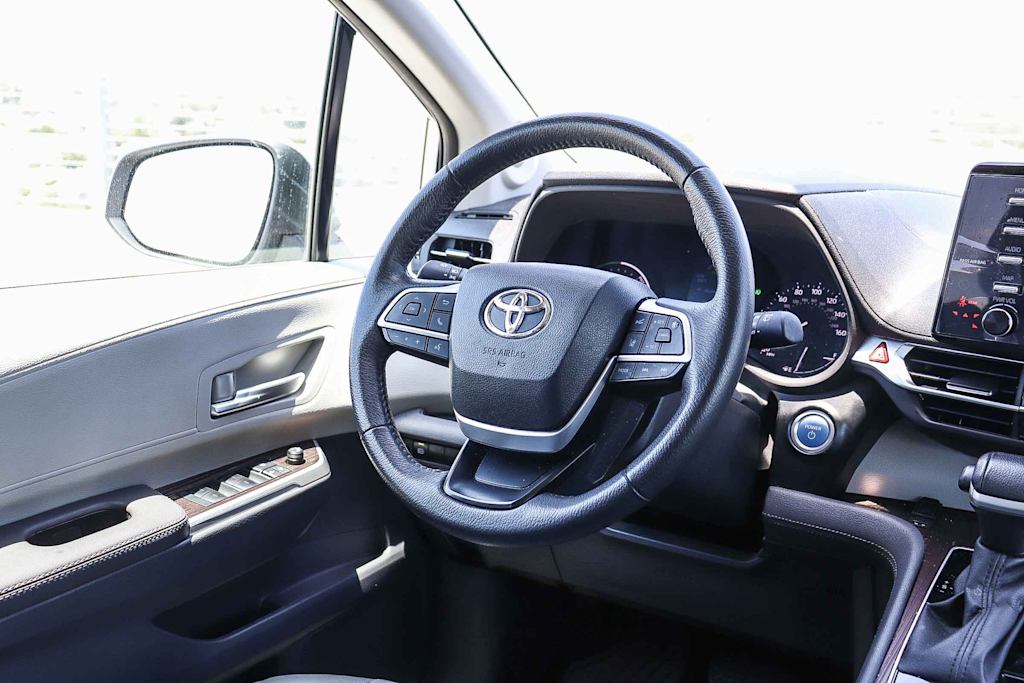 Thumbnail: 2023 Toyota Sienna - 8