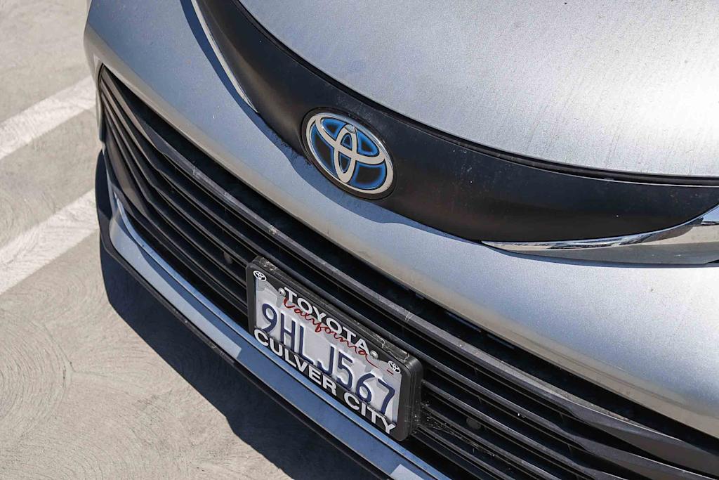 Thumbnail: 2023 Toyota Sienna - 6