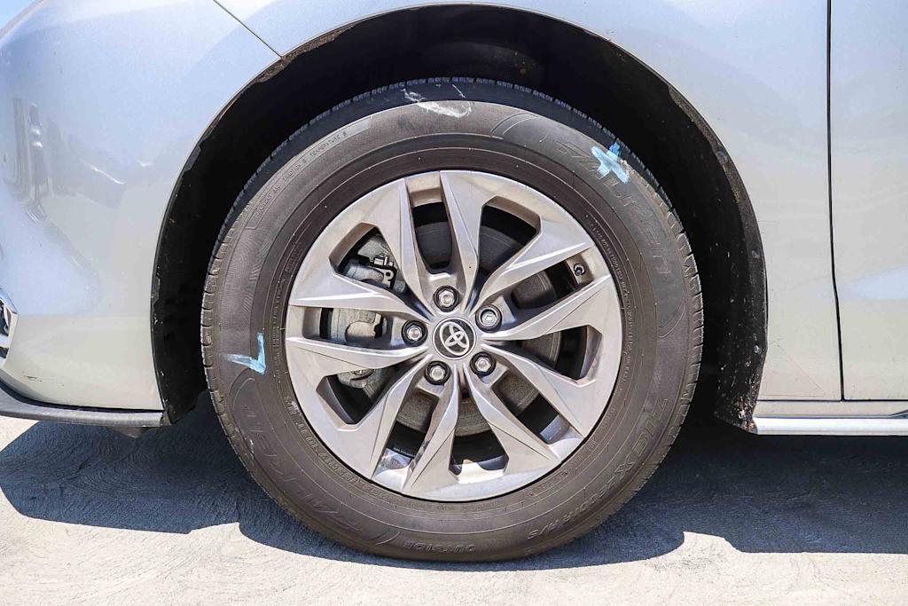 Thumbnail: 2023 Toyota Sienna - 19