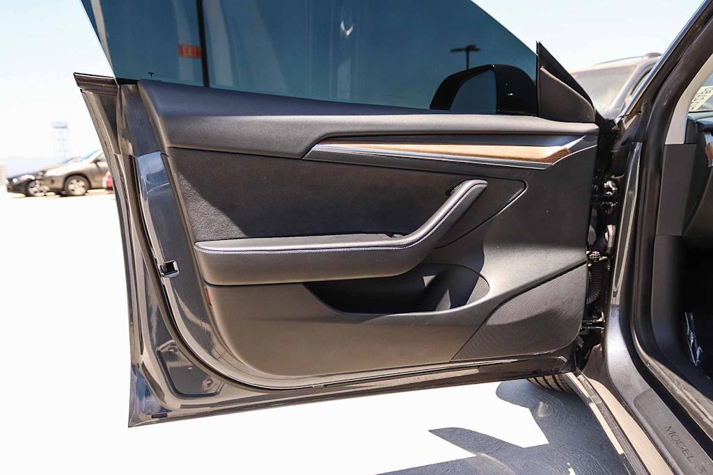 Thumbnail: 2023 Tesla Model 3 - 21
