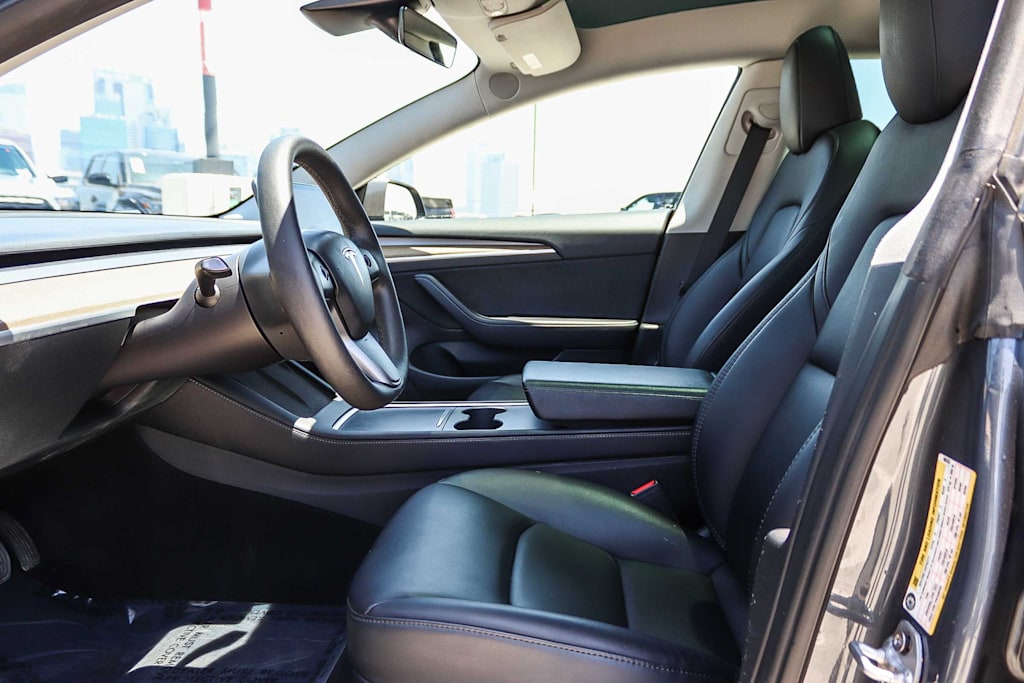 Thumbnail: 2023 Tesla Model 3 - 10