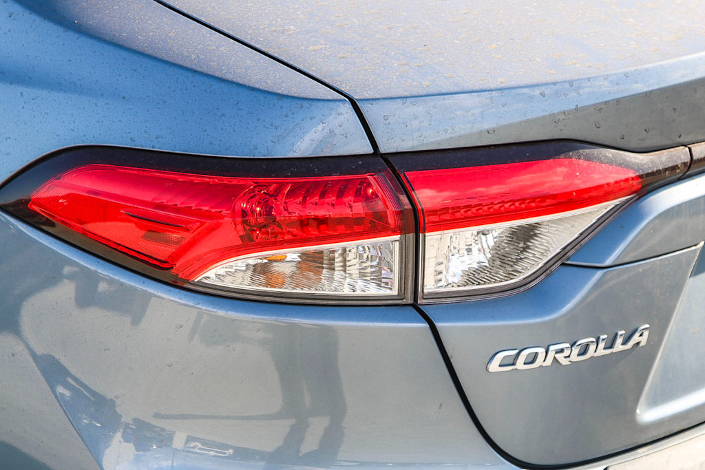 2022 Toyota Corolla LE 16