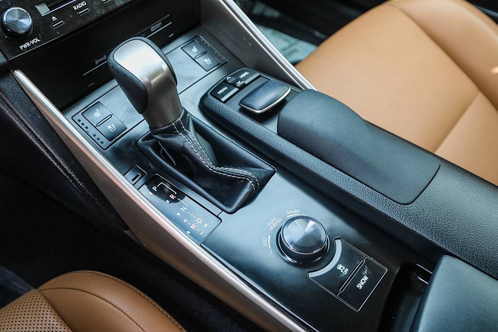 Thumbnail: 2014 Lexus IS - 14