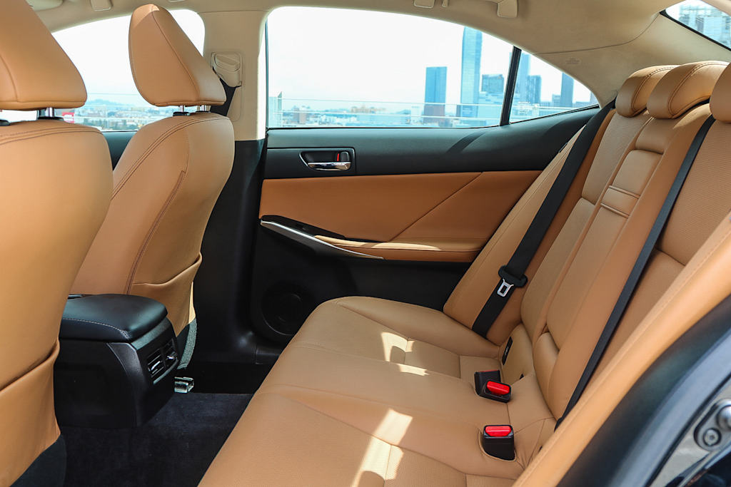 Thumbnail: 2014 Lexus IS - 11