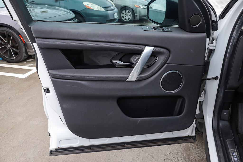 Thumbnail: 2020 Land Rover Discovery Sport - 26