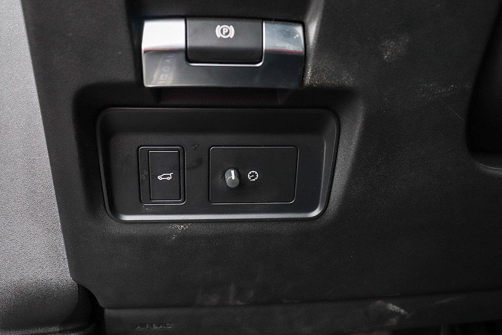 Thumbnail: 2020 Land Rover Discovery Sport - 27