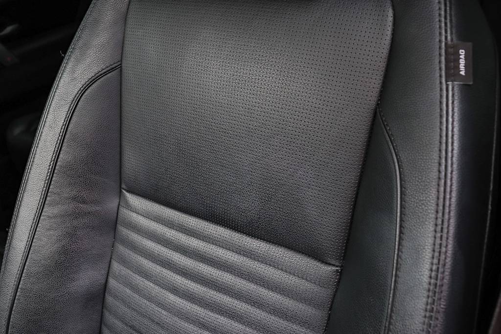 Thumbnail: 2020 Land Rover Discovery Sport - 11