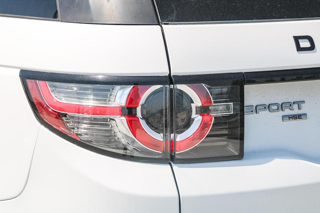 Thumbnail: 2018 Land Rover Discovery Sport - 17