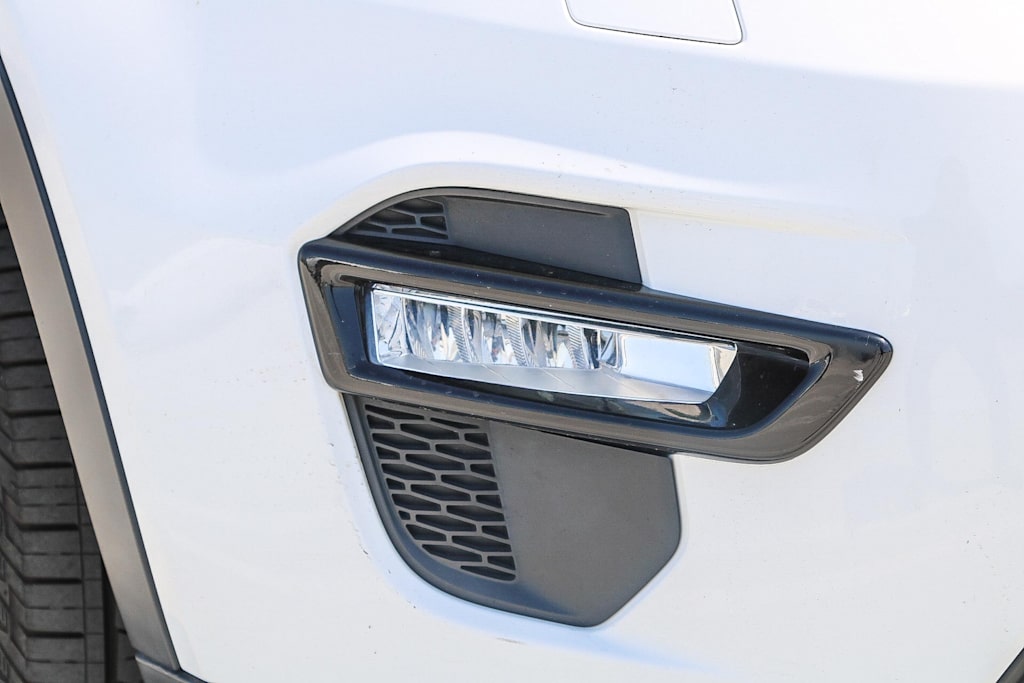 Thumbnail: 2018 Land Rover Discovery Sport - 15