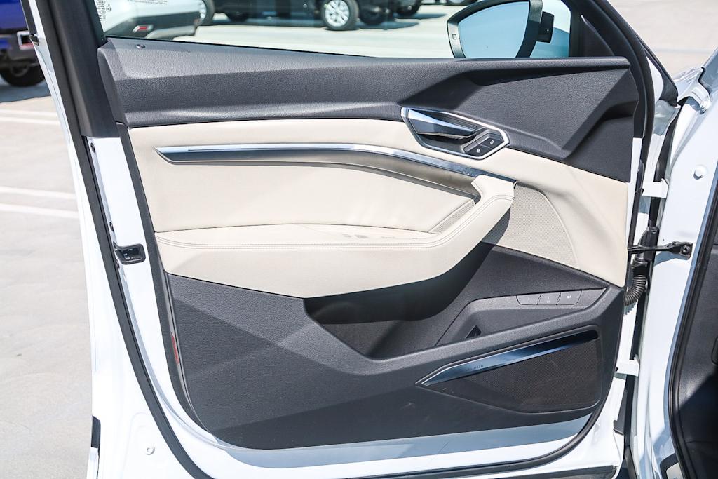 Thumbnail: 2024 Audi Q8 e-tron - 26