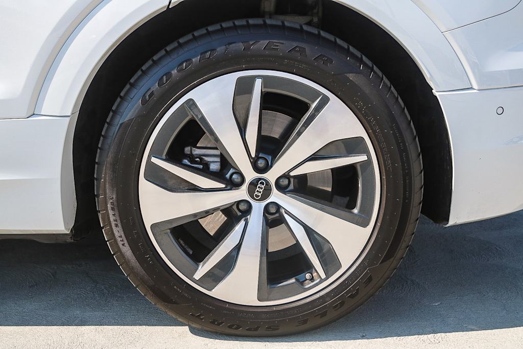 Thumbnail: 2024 Audi Q8 e-tron - 6