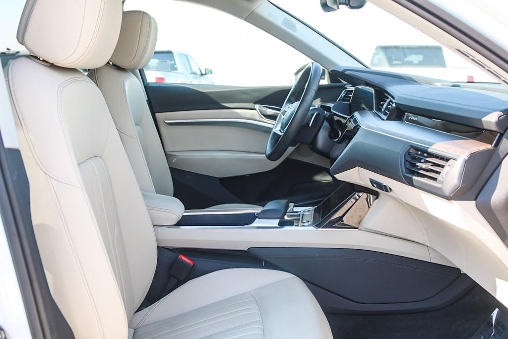 Thumbnail: 2024 Audi Q8 e-tron - 9