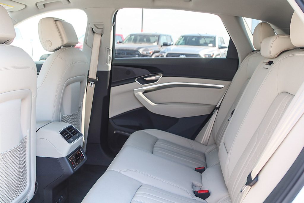 Thumbnail: 2024 Audi Q8 e-tron - 11