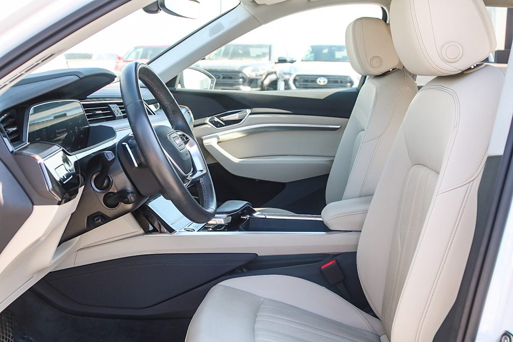 Thumbnail: 2024 Audi Q8 e-tron - 10