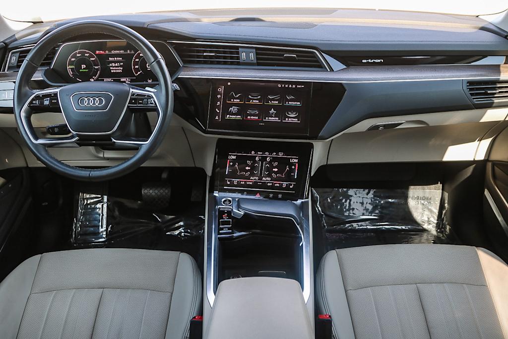 Thumbnail: 2024 Audi Q8 e-tron - 2