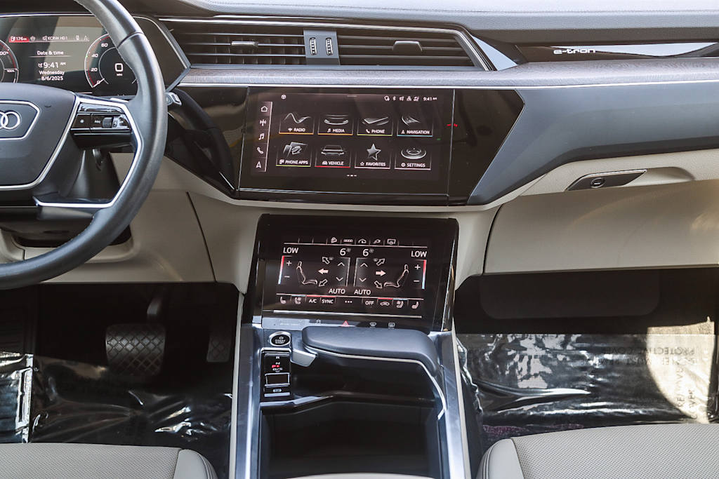 Thumbnail: 2024 Audi Q8 e-tron - 8