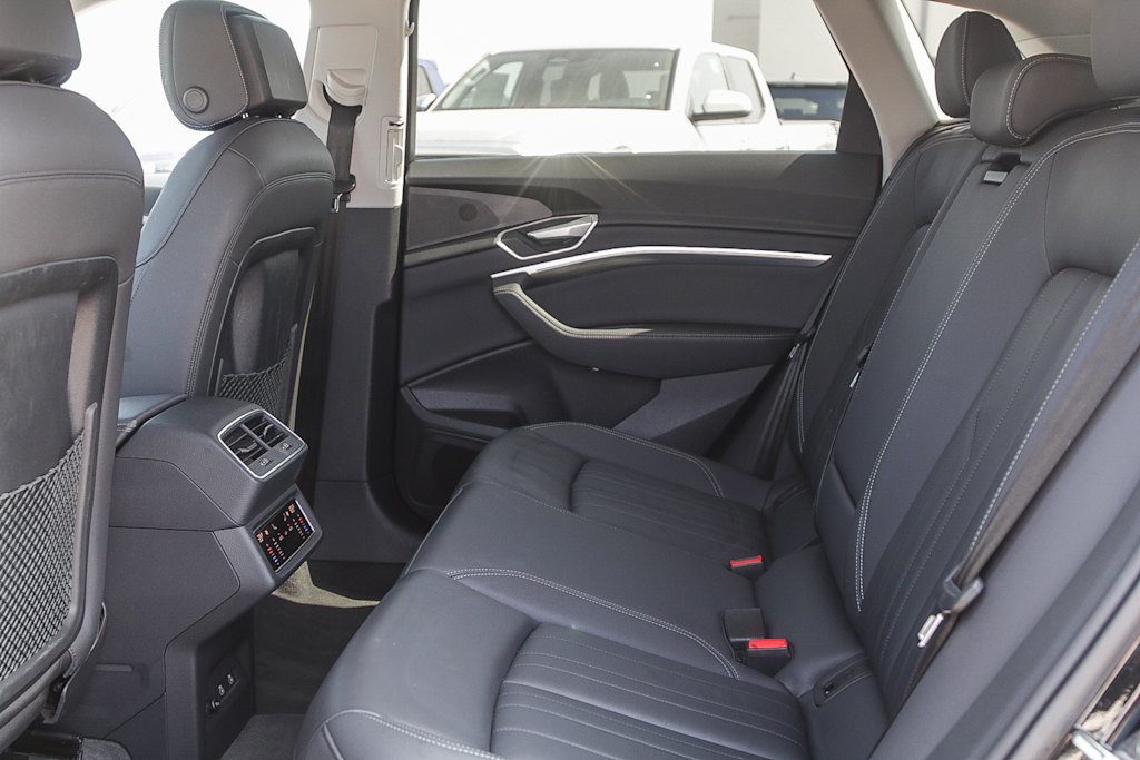 Thumbnail: 2022 Audi e-tron - 12