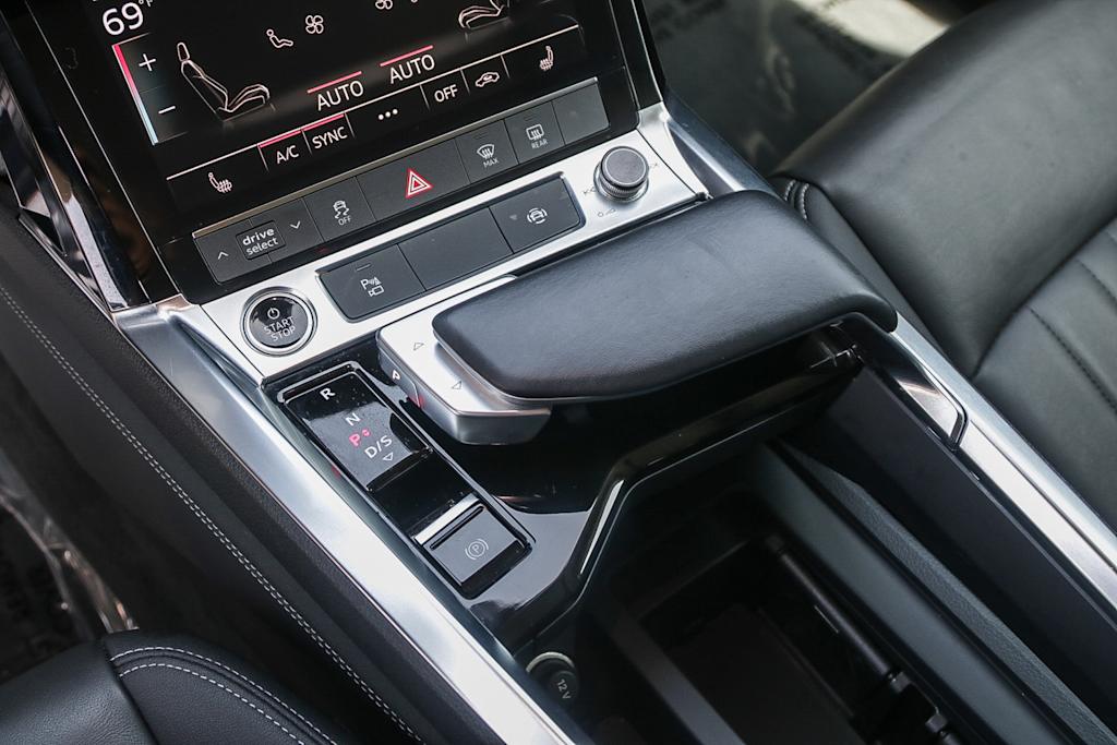 Thumbnail: 2022 Audi e-tron - 15
