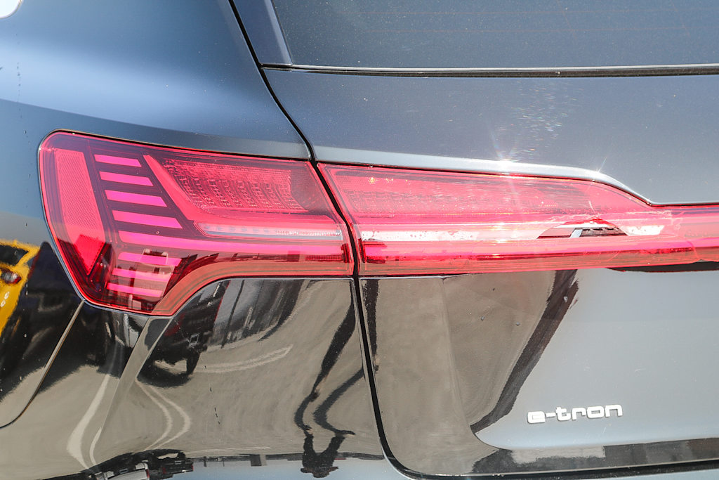 Thumbnail: 2022 Audi e-tron - 21