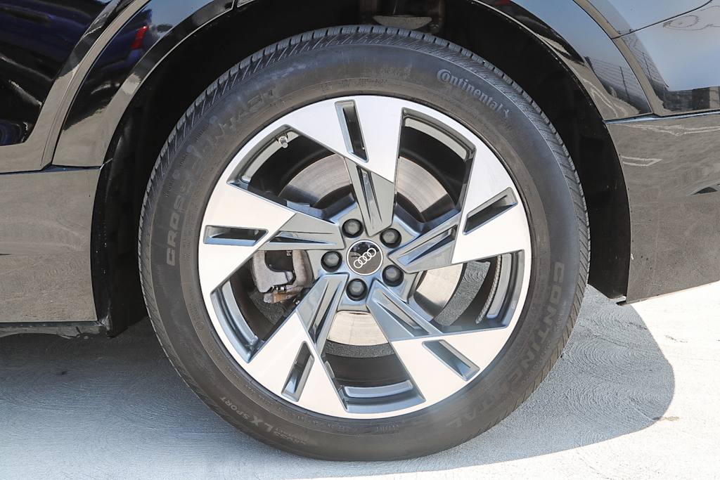 Thumbnail: 2022 Audi e-tron - 7