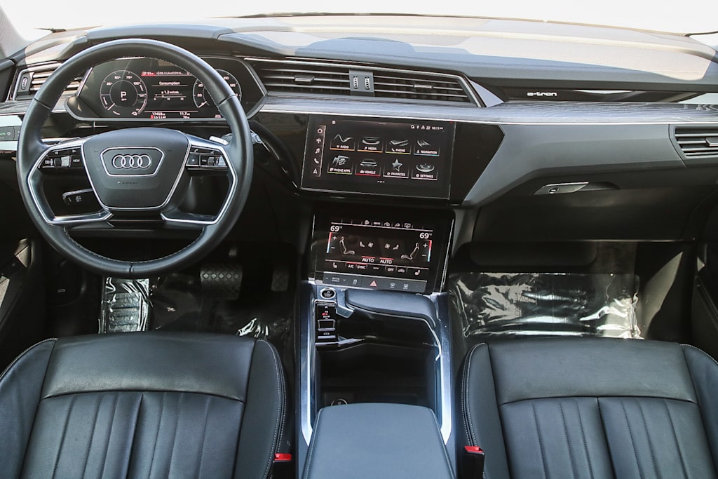 Thumbnail: 2022 Audi e-tron - 3