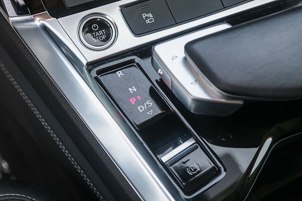 Thumbnail: 2022 Audi e-tron - 25