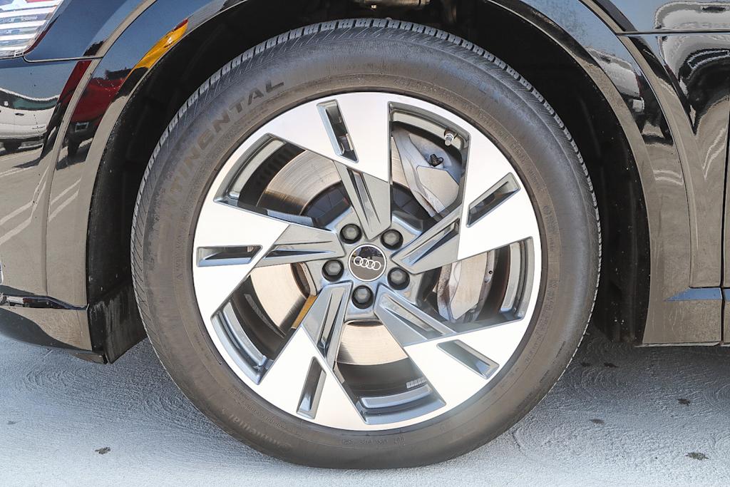 Thumbnail: 2022 Audi e-tron - 22