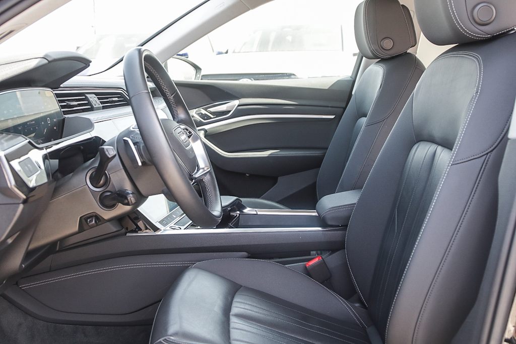 Thumbnail: 2022 Audi e-tron - 11