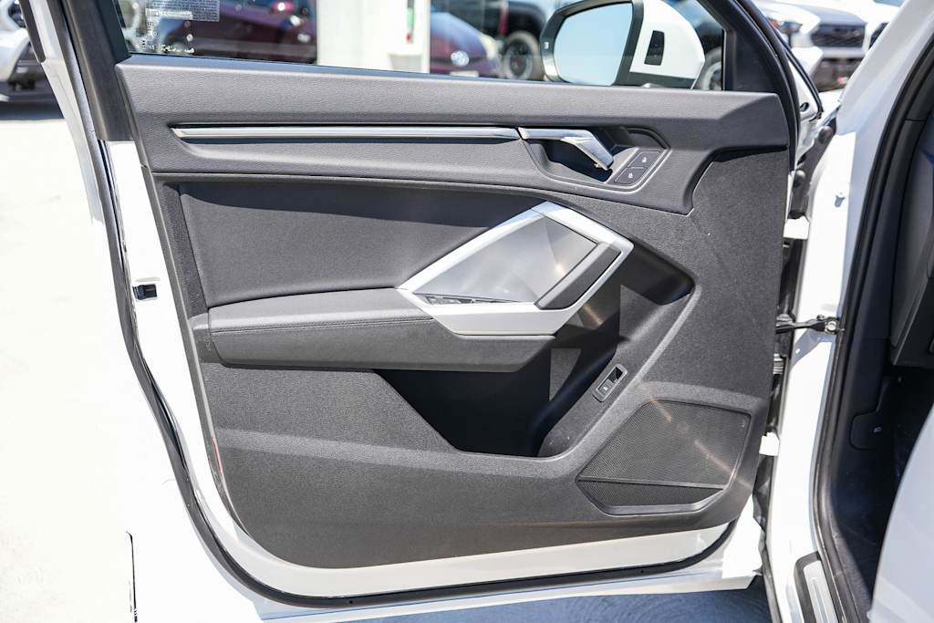 Thumbnail: 2025 Audi Q3 - 24