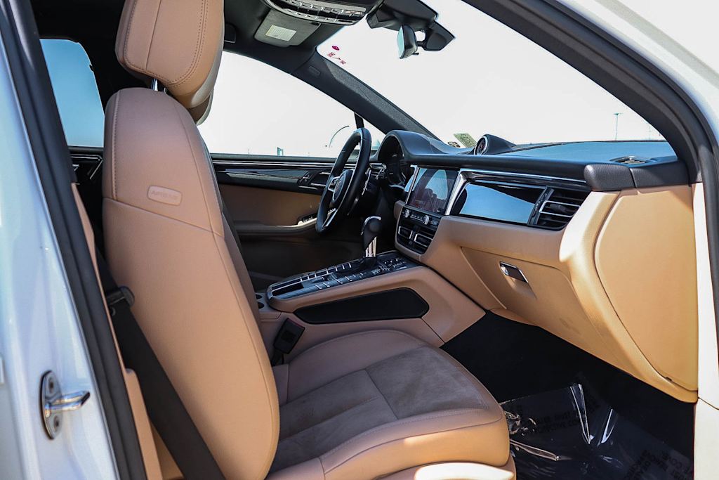 Thumbnail: 2021 Porsche Macan - 10