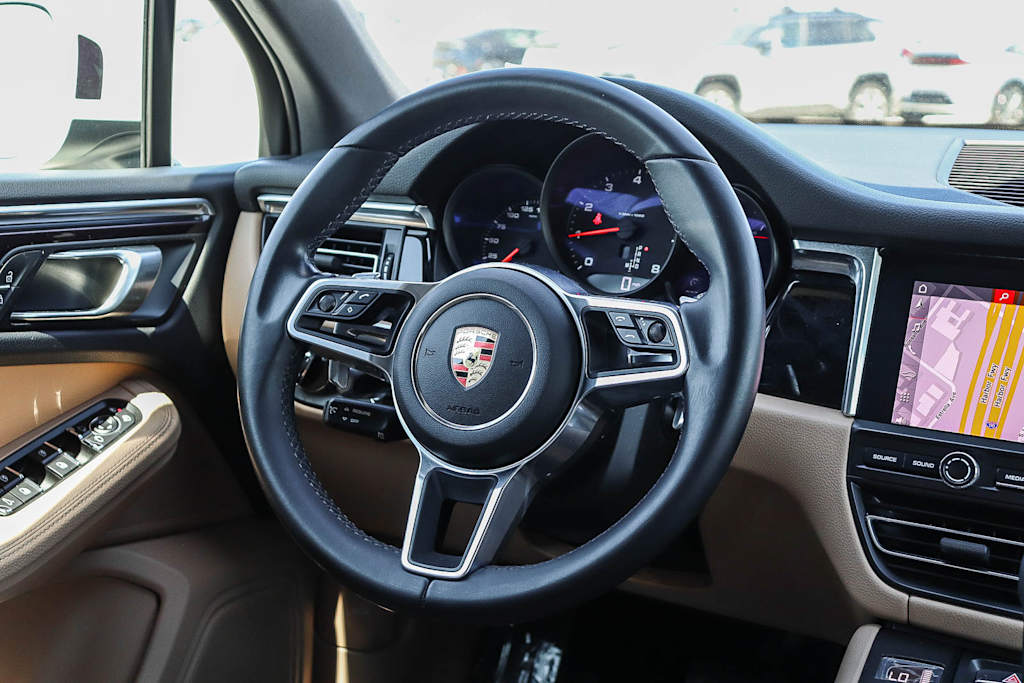 Thumbnail: 2021 Porsche Macan - 13