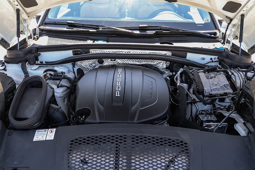 Thumbnail: 2021 Porsche Macan - 8