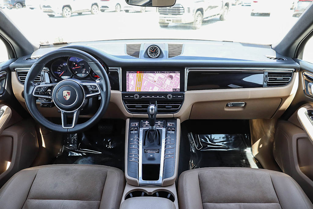 Thumbnail: 2021 Porsche Macan - 2