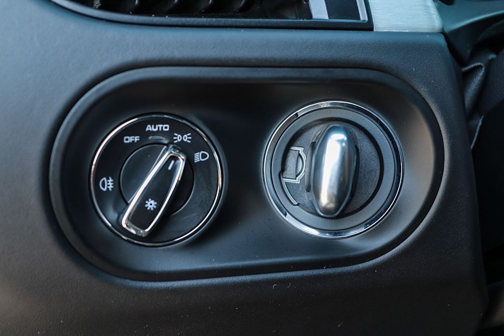 Thumbnail: 2023 Porsche Macan - 26