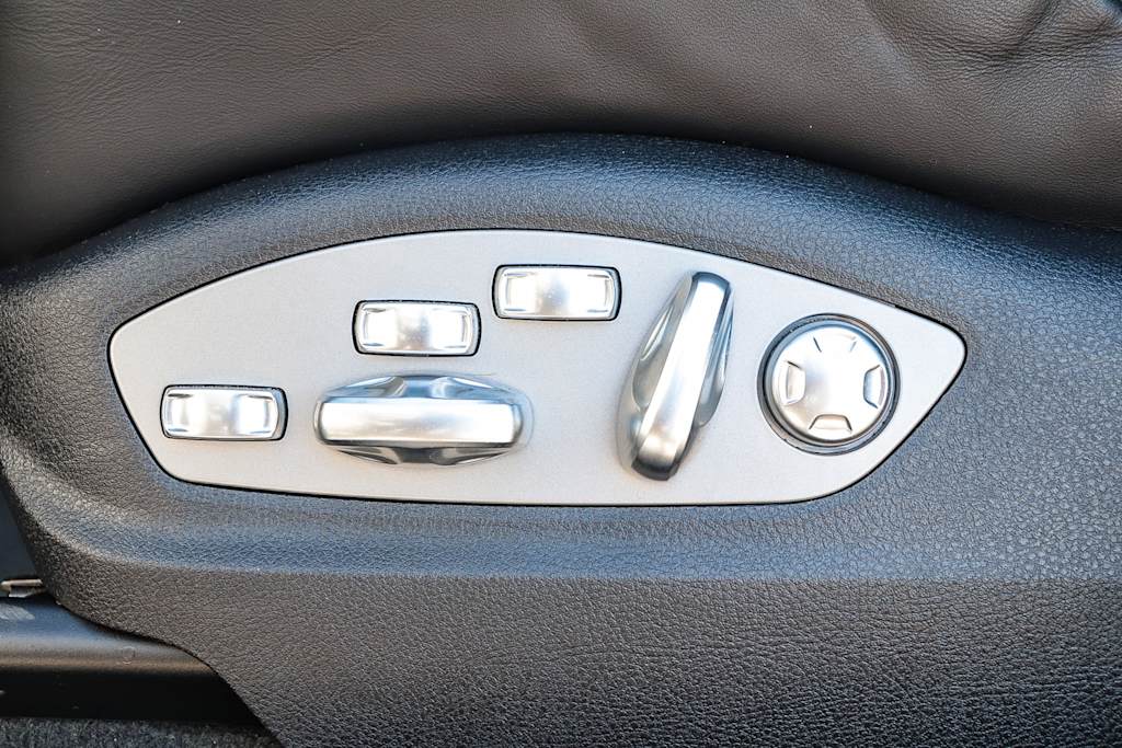 Thumbnail: 2023 Porsche Macan - 24