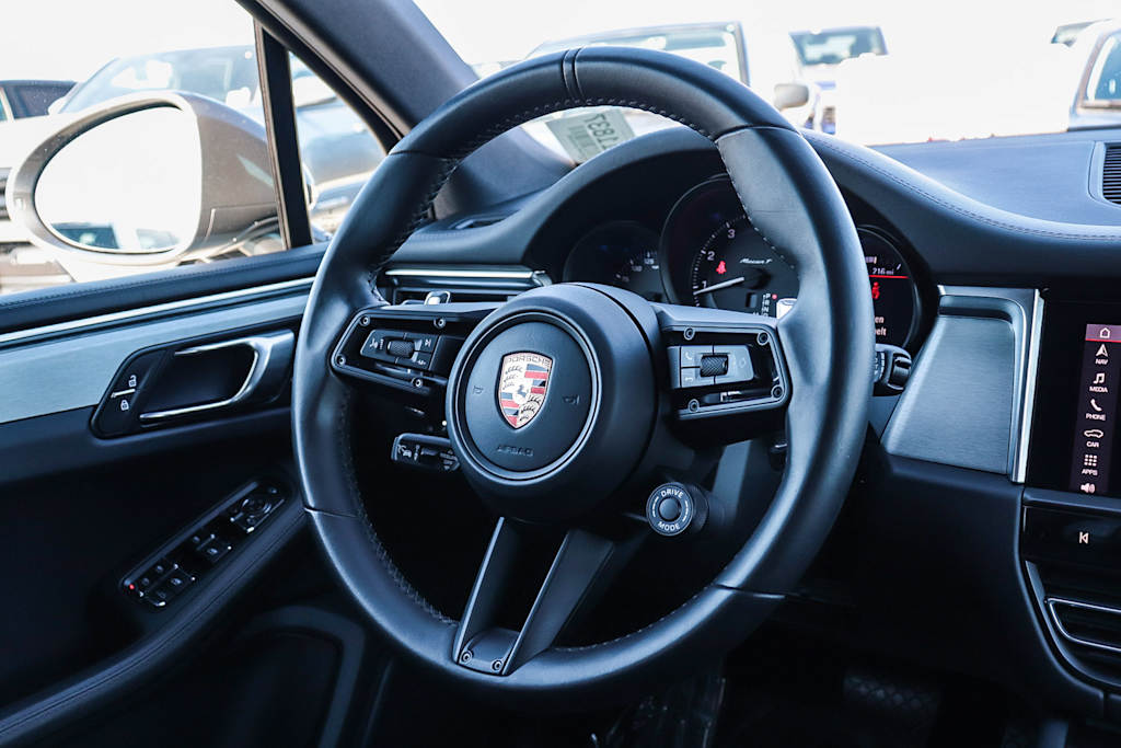 Thumbnail: 2023 Porsche Macan - 13