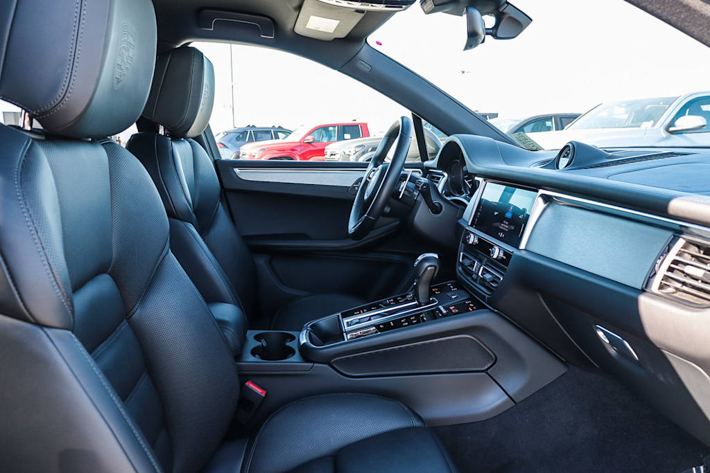 Thumbnail: 2023 Porsche Macan - 10