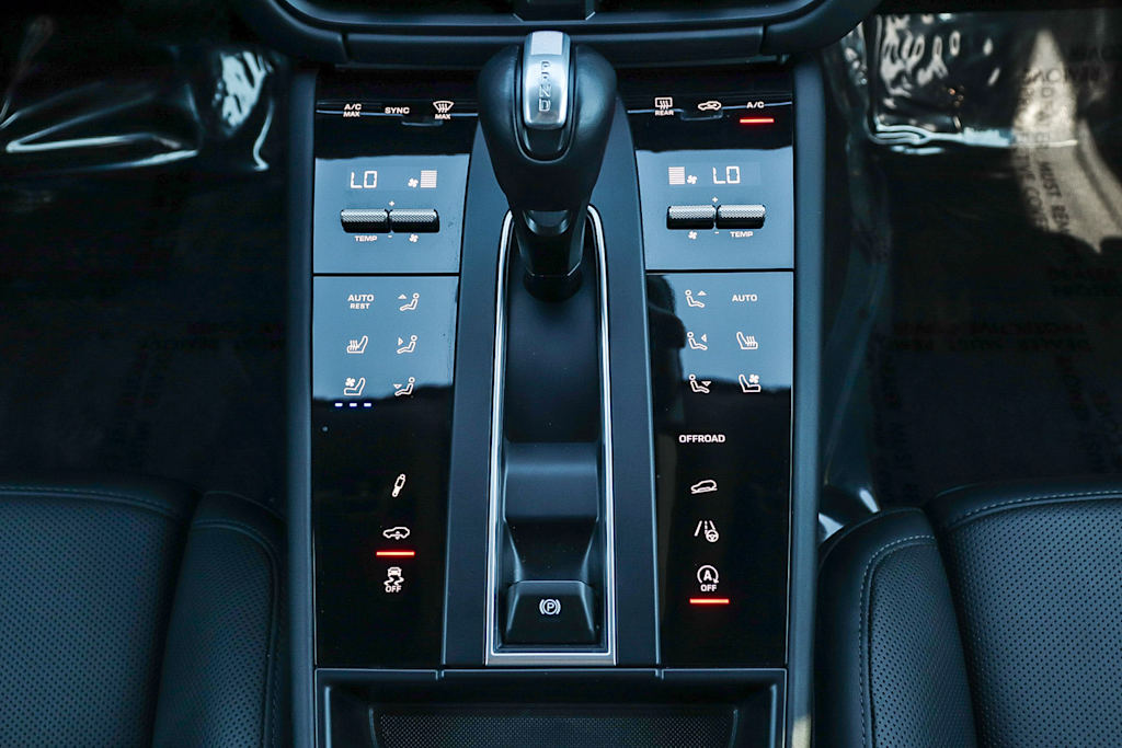 Thumbnail: 2023 Porsche Macan - 15