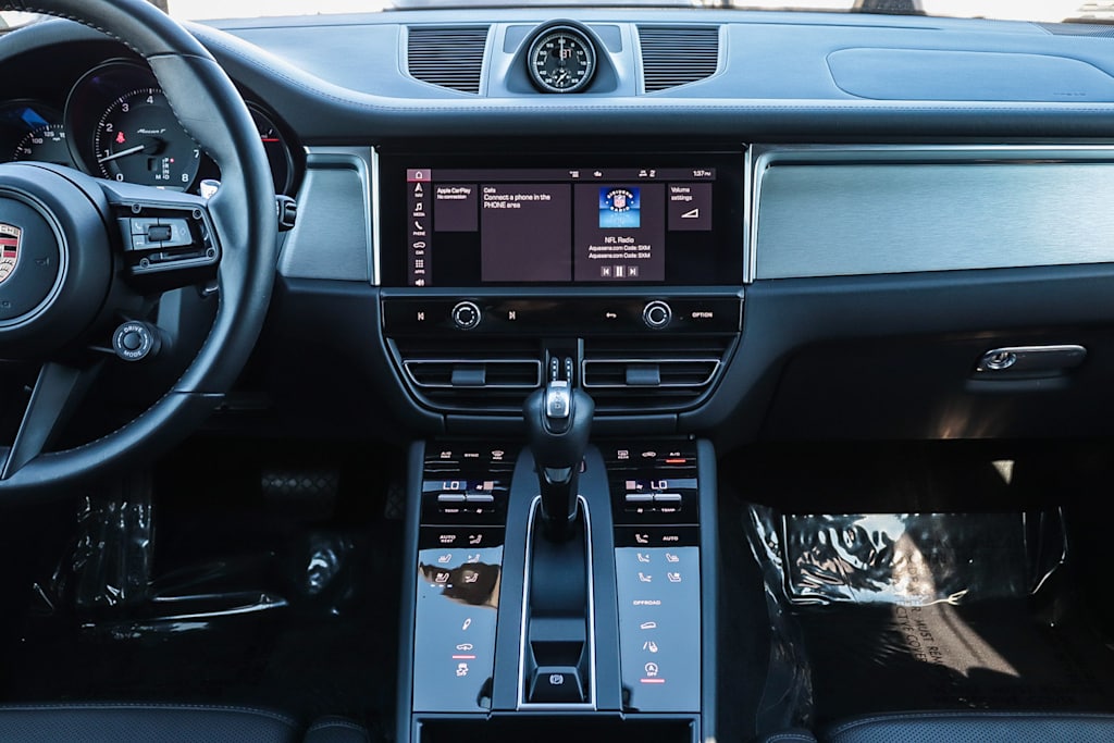 Thumbnail: 2023 Porsche Macan - 9