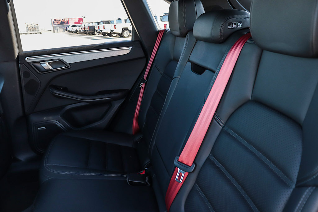 Thumbnail: 2023 Porsche Macan - 12