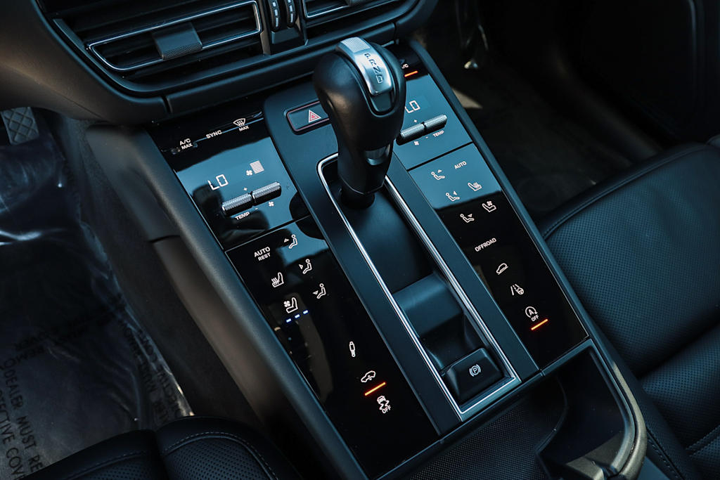 Thumbnail: 2023 Porsche Macan - 23