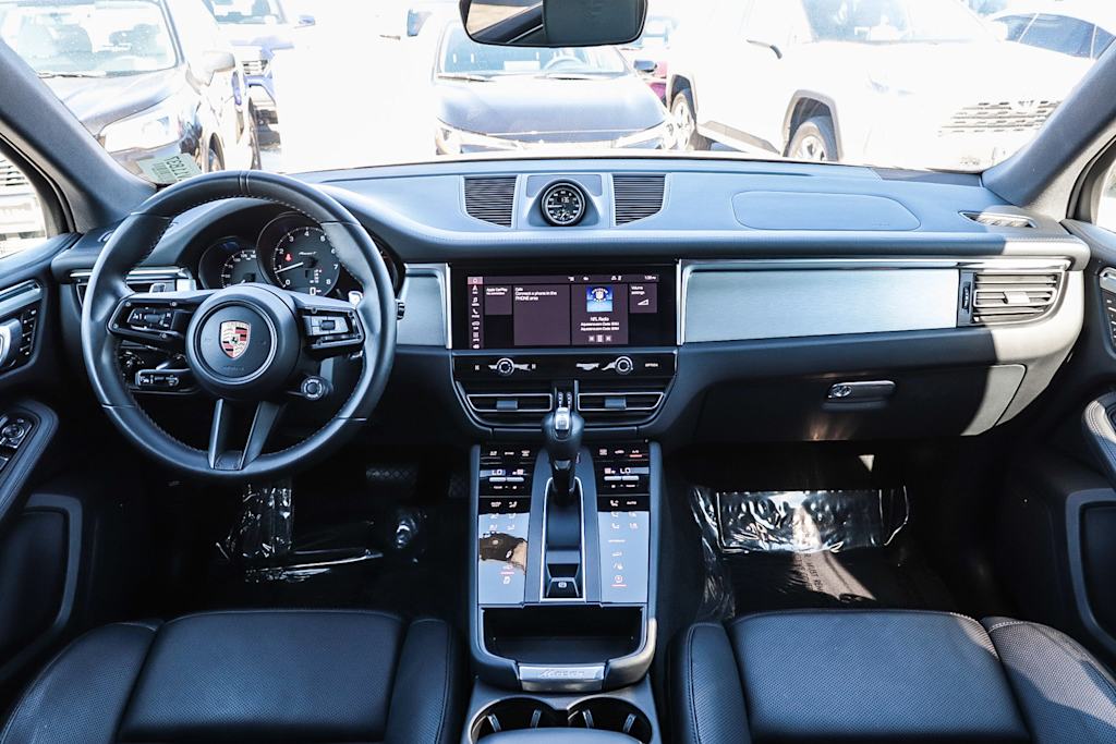 Thumbnail: 2023 Porsche Macan - 2